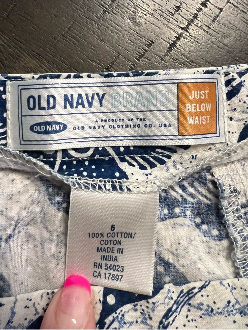 Old Navy. Navy Floral A-Line Midi Skirt with Yellow Hem. Size 6 - Picture 4 of 6